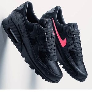 SOLD Nike Air Max 90 Exotic Animal Pack - Infrared Blend